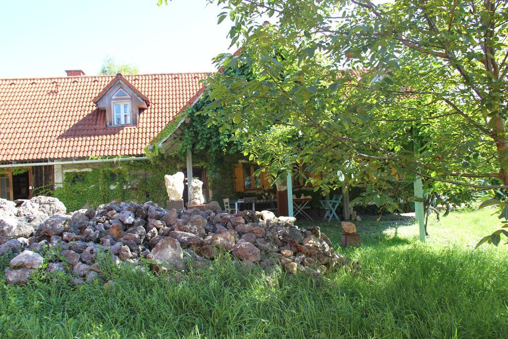 Ferienwohnungen Sonnenberg Ratsch an der Weinstrasse Exterior photo